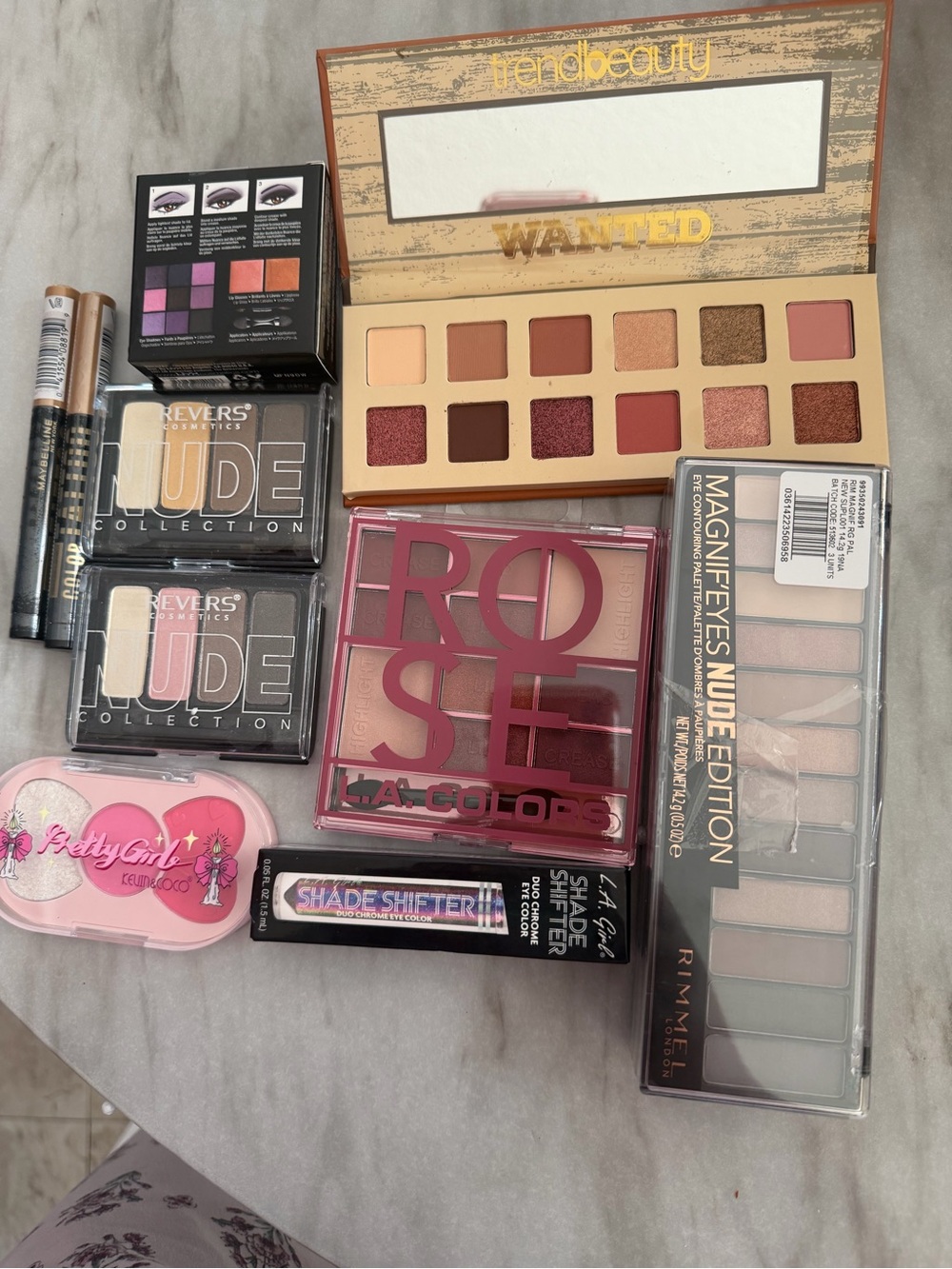 Makeup Bundle – Eyeshadow Palettes, Concealer, Eyeliners & Highlighter | New